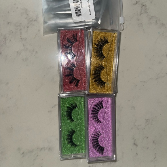 Eye lashes - Picture 3 of 3